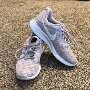 Nike womens tennis shoes